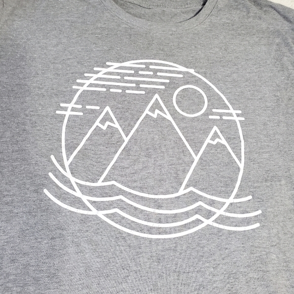 Women's light gray Goodfellow tee-shirt top with mountain logo size xl - Picture 8 of 9